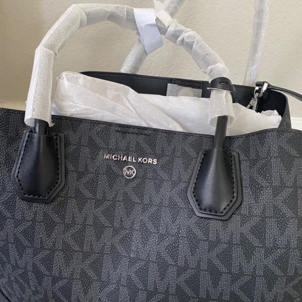 Brand New🖤 Michael Kors Medium Black handbag! - Picture 2 of 6